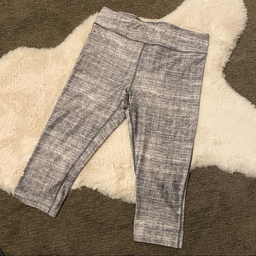 Under Armour HeatGear Compression Ankle Crop Gray Patterned Leggings size large